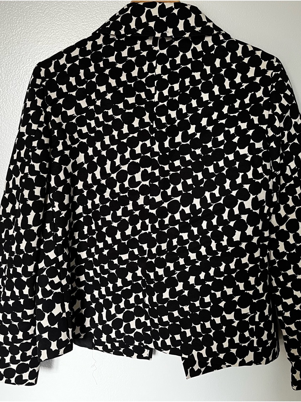 MaxMara Black and White Patterned Cropped Blazer. Classic Luxury! - Picture 2 of 7